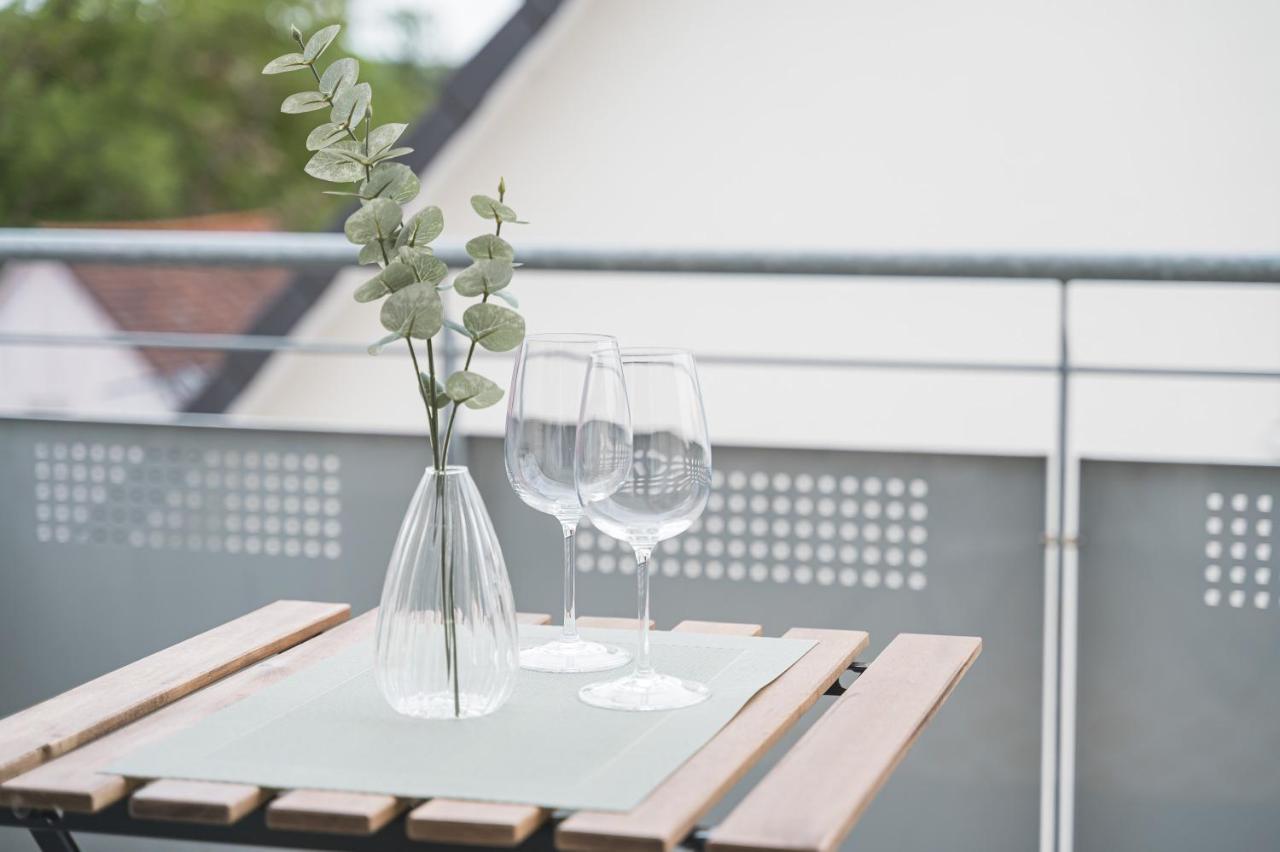 Design-Apartment - Kueche - Balkon - Tiefgarage 莱恩费尔登埃希特登 外观 照片